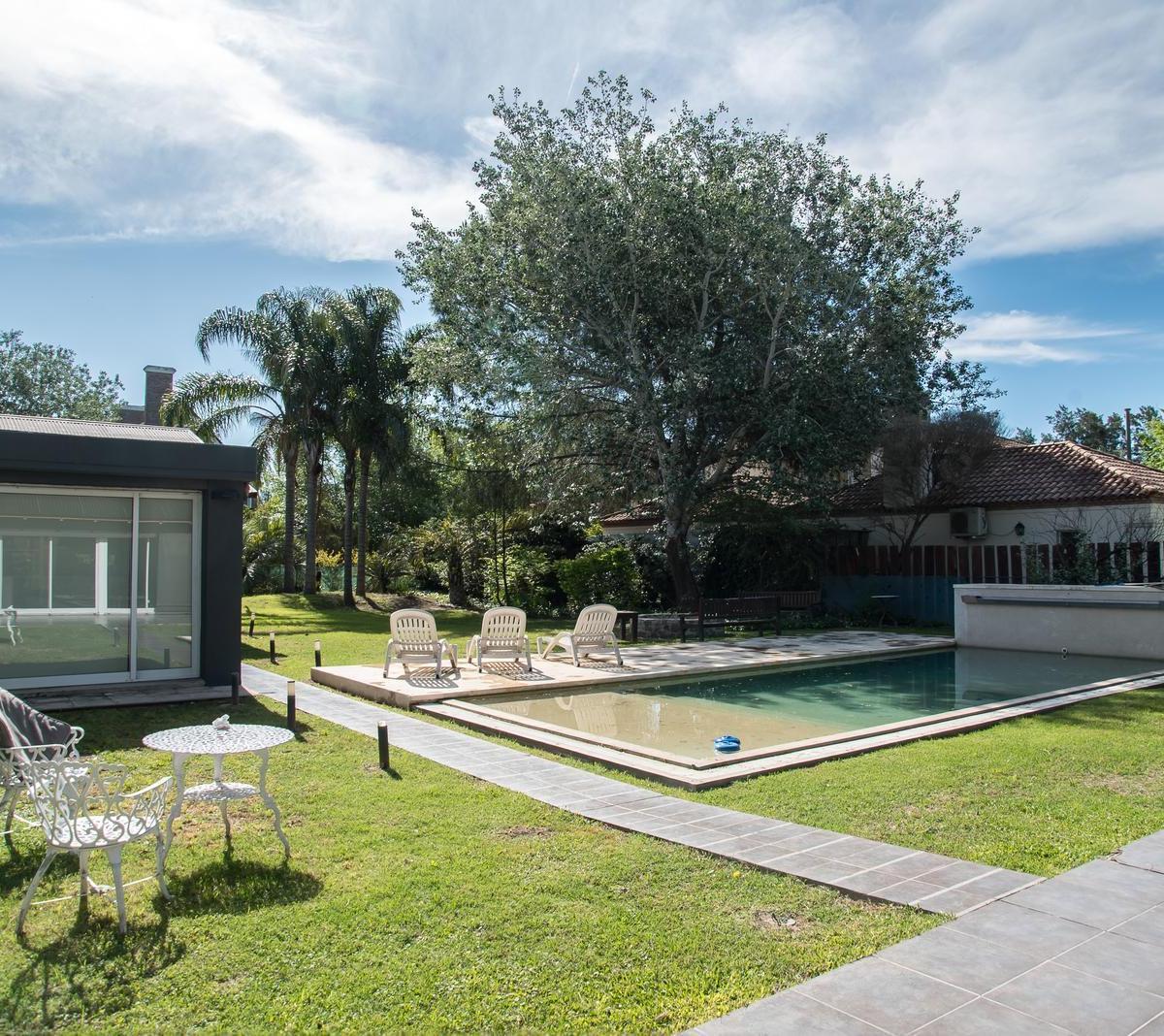 Hermosa Casa en Country Aldea Tenis 5