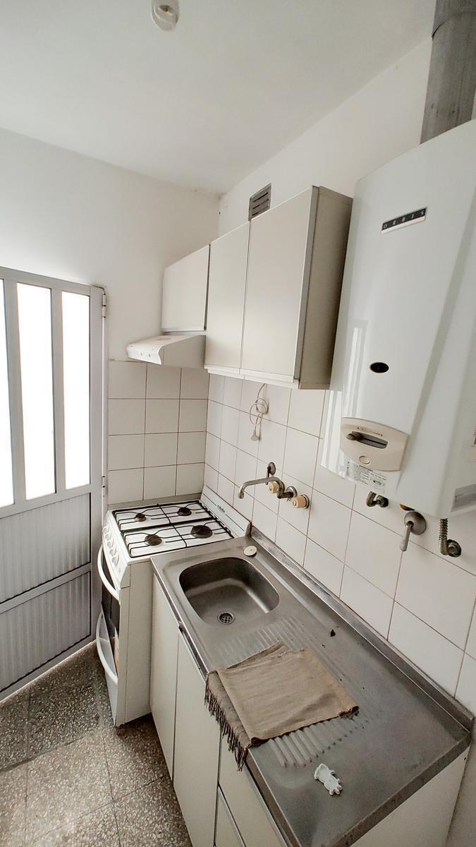 Oportunidad Casa de Pasillo Dividida en Dos Departamentos, No PH 5