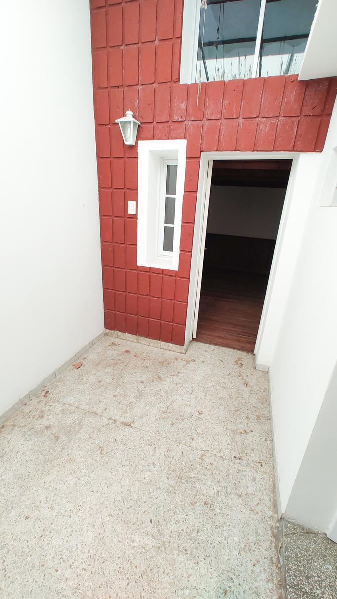 Oportunidad Casa de Pasillo Dividida en Dos Departamentos, No PH 4