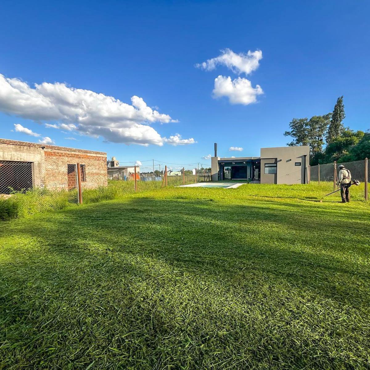 Casa en Venta Tres Dorm. con Amplio Jardín en Fincas de Ibarlucea, Excelente Oportunidad! 3