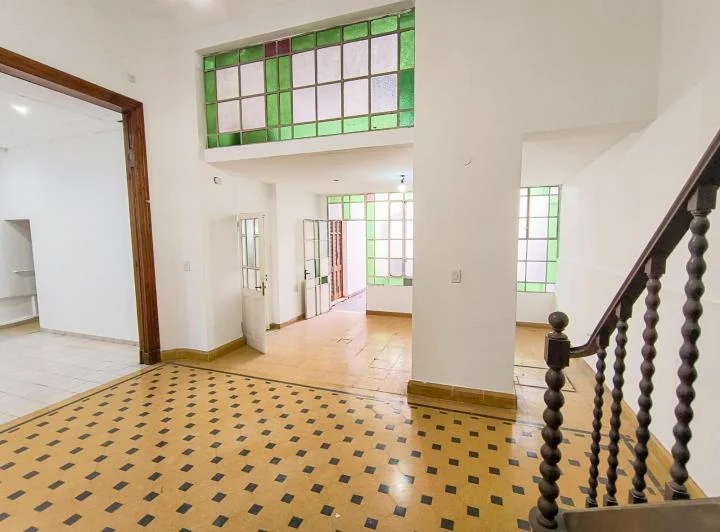 Amplia casona comercial e institucional en alquiler 2