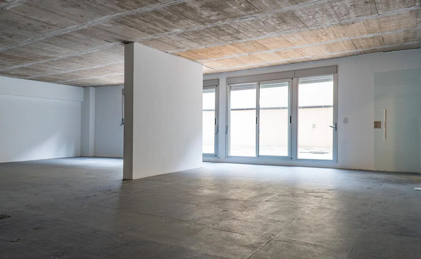 Oficinas en piso exclusivo con tres cocheras