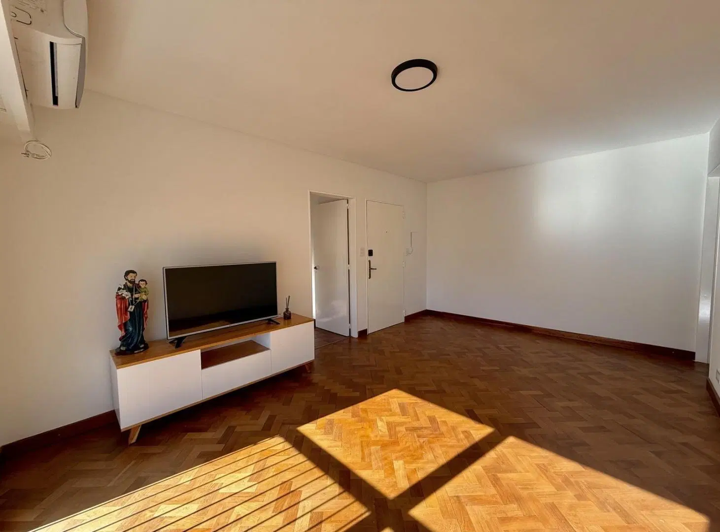 Departamento de tres dormitorios con cochera en venta 2