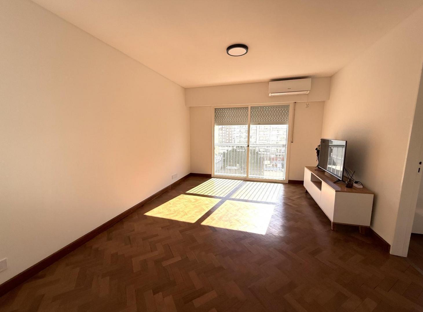 Departamento de tres dormitorios con cochera en venta