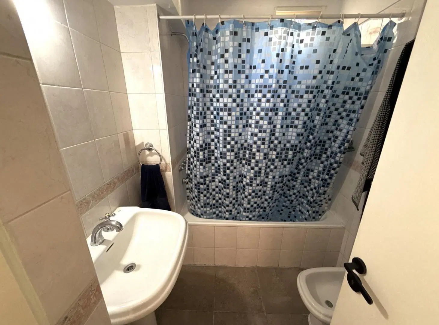 Departamento de tres dormitorios con cochera en venta 5
