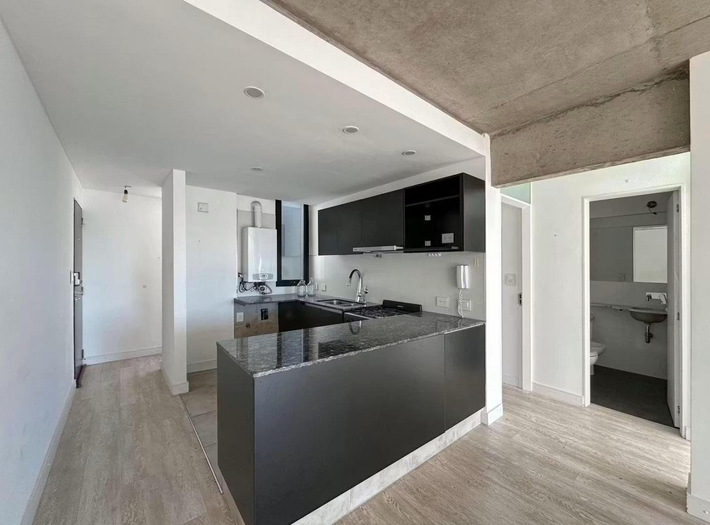 Foto de Departamento de dos dormitorios con cochera y amenities en venta, imagen 2