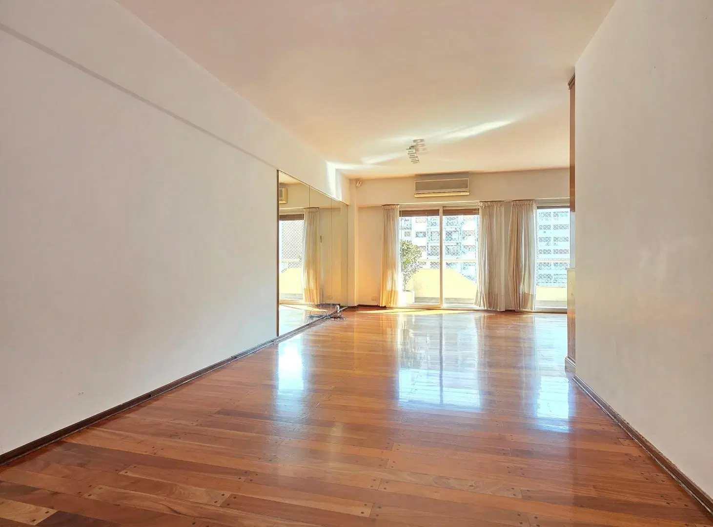 Las Cañitas Premium: 4 Ambientes con Palier Privado. Piso 6 . Con cochera y Excelente Luminosidad 3