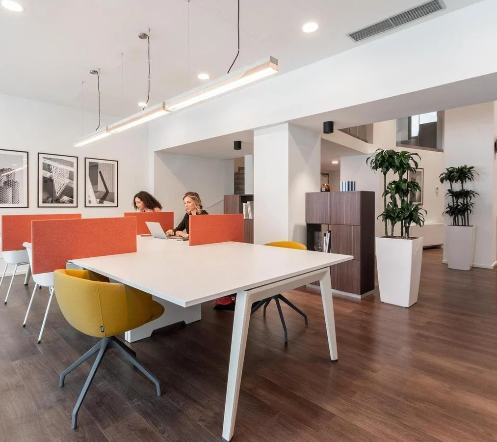 Reserva un puesto de coworking o hot desk en BUENOS AIRES, Al Rio