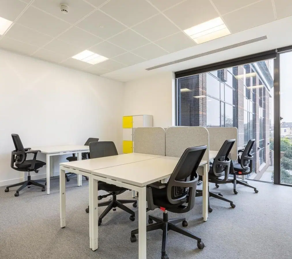 Reserva un puesto de coworking o hot desk en BUENOS AIRES, Al Rio 5