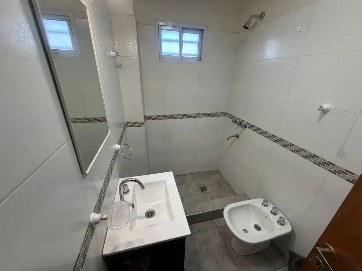 VENTA MODERNA CASA 4 AMBIENTES - APTA A CREDITO - BARRIO EL MARTILLO 2
