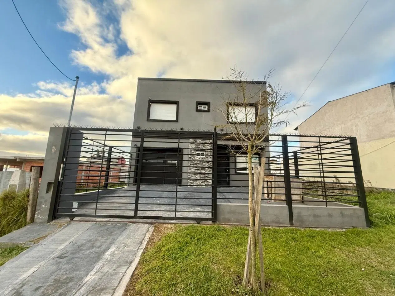 VENTA MODERNA CASA 4 AMBIENTES - APTA A CREDITO - BARRIO EL MARTILLO 8
