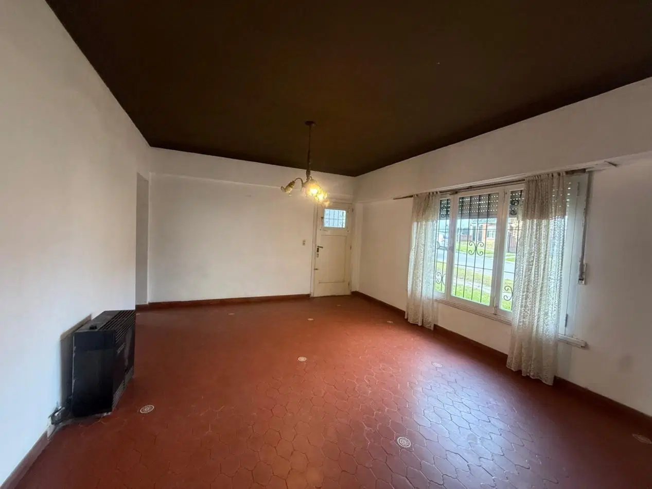 OPORTUNIDAD EN SAN CARLOS - CHALET A RECICLAR SOBRE LOTE DE 333 MTS2 1