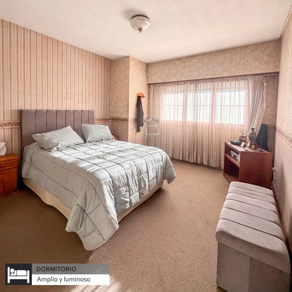 CASA EN VENTA 4 AMBIENTES CON PLAYROOM EN BARRIO SAN JOSE 3