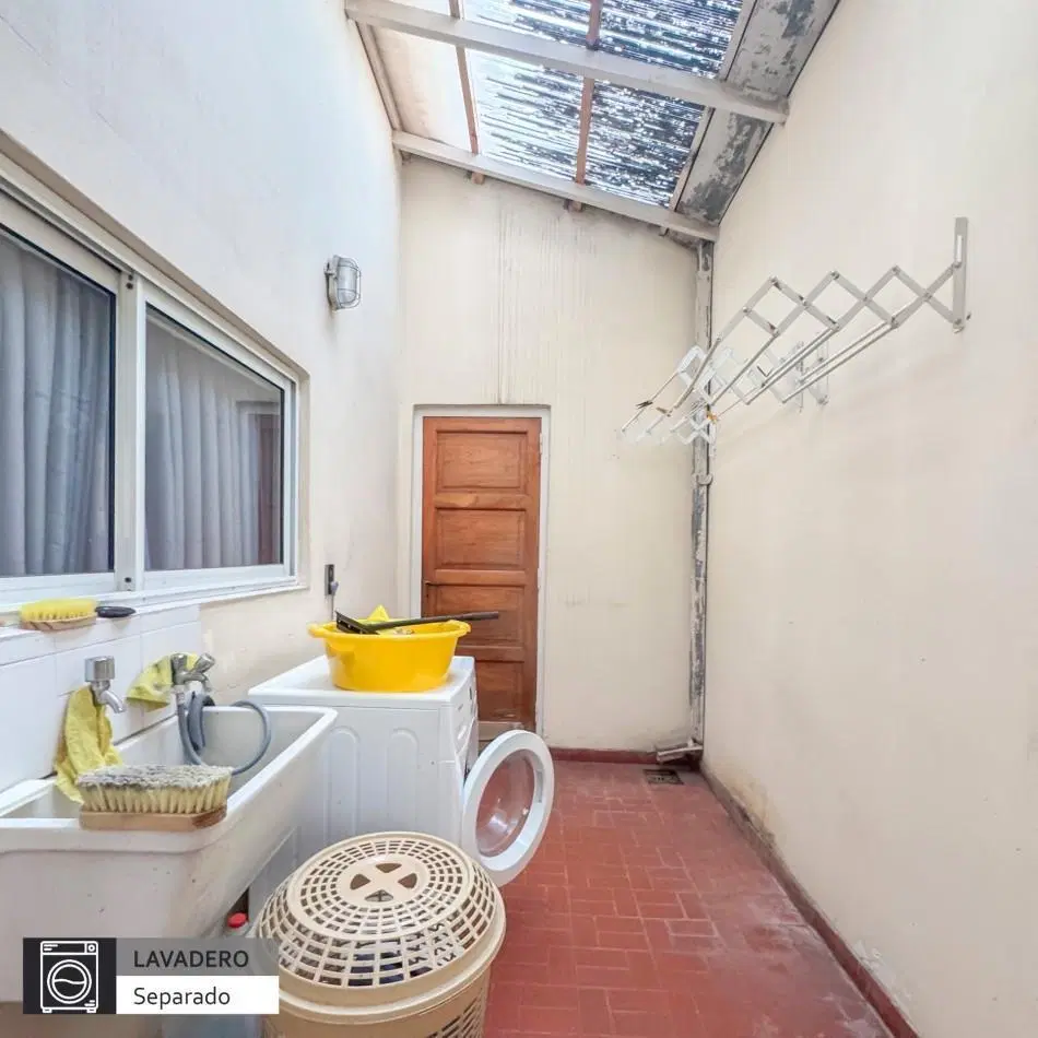 CASA EN VENTA 4 AMBIENTES CON PLAYROOM EN BARRIO SAN JOSE 4