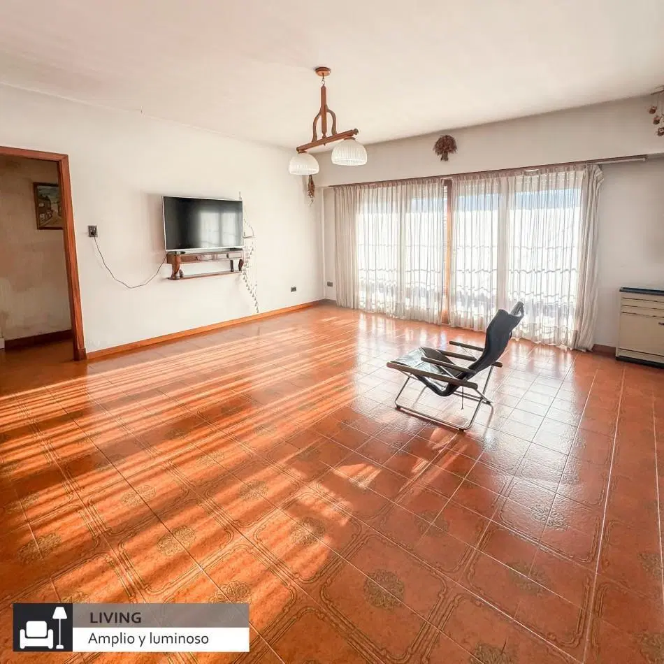 CASA EN VENTA 4 AMBIENTES CON PLAYROOM EN BARRIO SAN JOSE 2