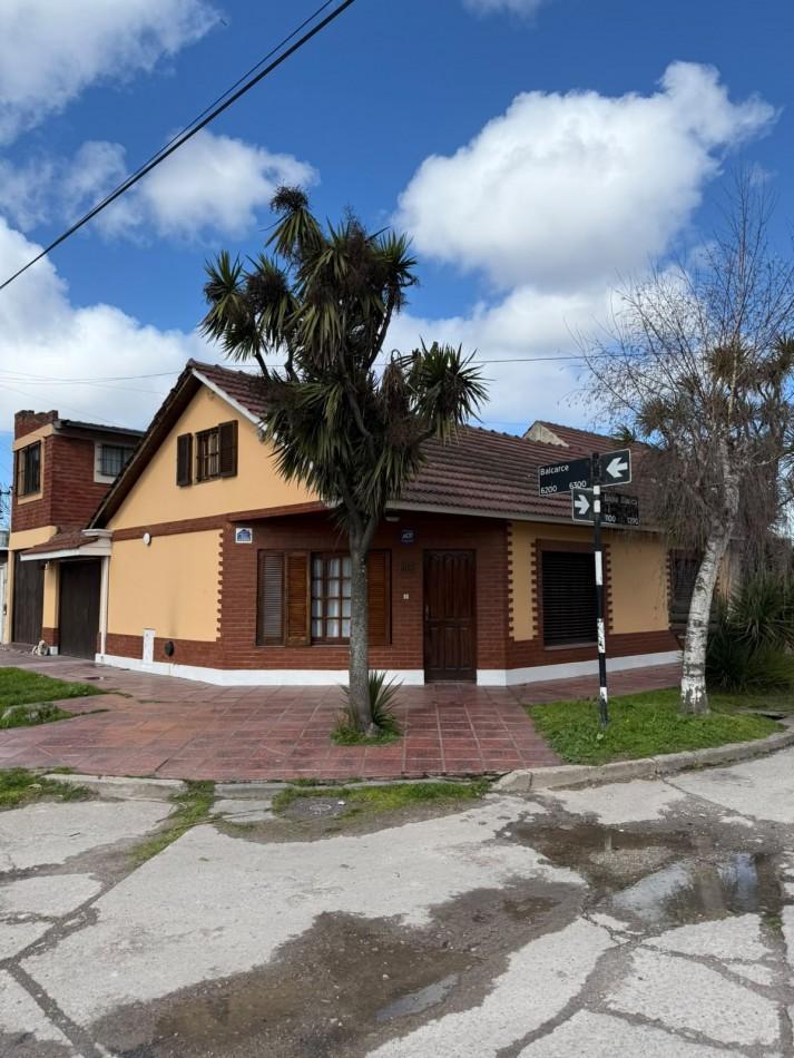 Foto de CHALET APTO CREDITO CON GARAJE DOBLE Y DEPARTAMENTO - BARRIO LOPEZ DE, imagen 4