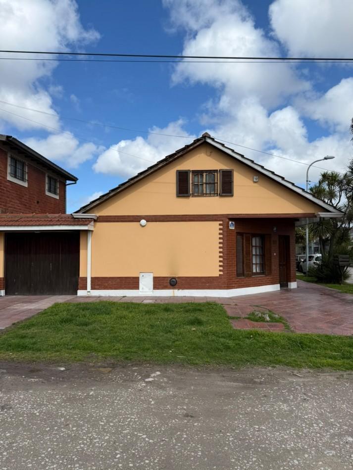 Foto de CHALET APTO CREDITO CON GARAJE DOBLE Y DEPARTAMENTO - BARRIO LOPEZ DE, imagen 3