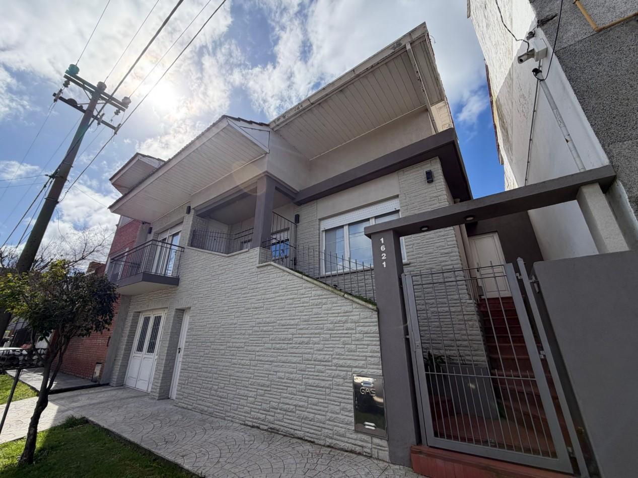 Foto de CASA DE 4 AMBIENTES EN BARRIO SAN CARLOS - APTA A CREDITO, imagen 2