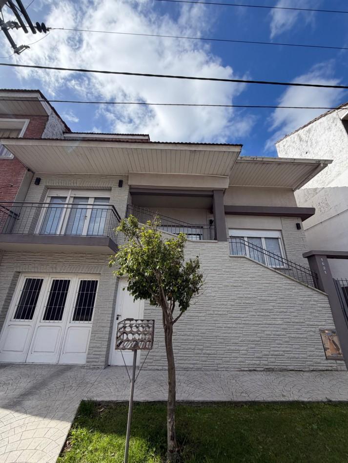 Foto de CASA DE 4 AMBIENTES EN BARRIO SAN CARLOS - APTA A CREDITO, imagen 1