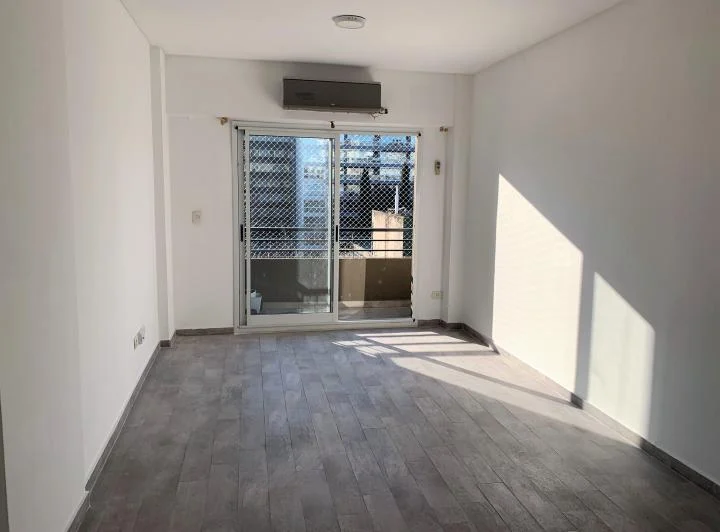 BOGOTA AL 2200 - Excelente unidad de 3 amb./frente con balcón - APTO PROFESIONAL 4