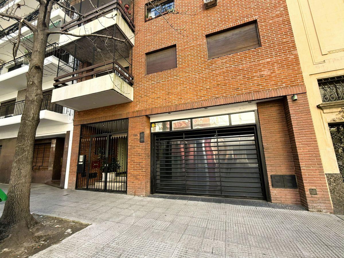 Foto de EXCELENTE SEMIPISO DE CATEGORIA AL FRENTE CON BALCON Y PATIO, imagen 1