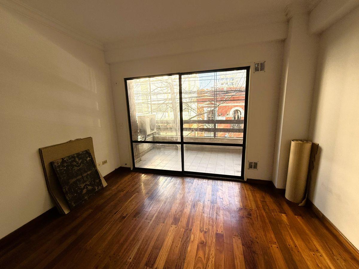 Foto de EXCELENTE SEMIPISO DE CATEGORIA AL FRENTE CON BALCON Y PATIO, imagen 5