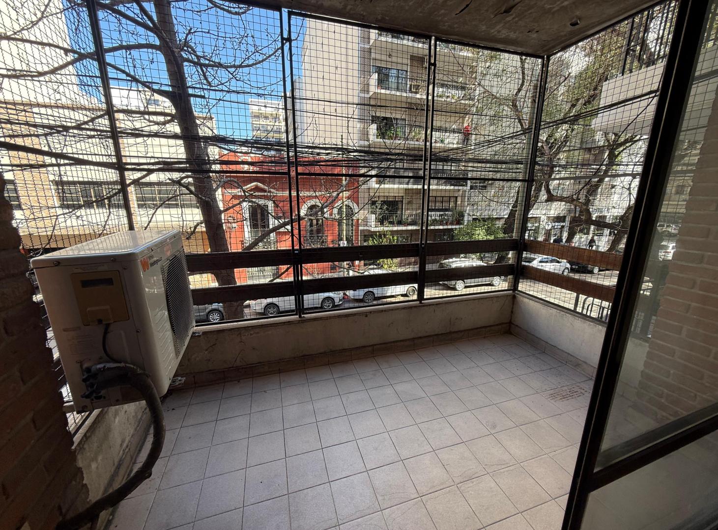 Foto de EXCELENTE SEMIPISO DE CATEGORIA AL FRENTE CON BALCON Y PATIO, imagen 3