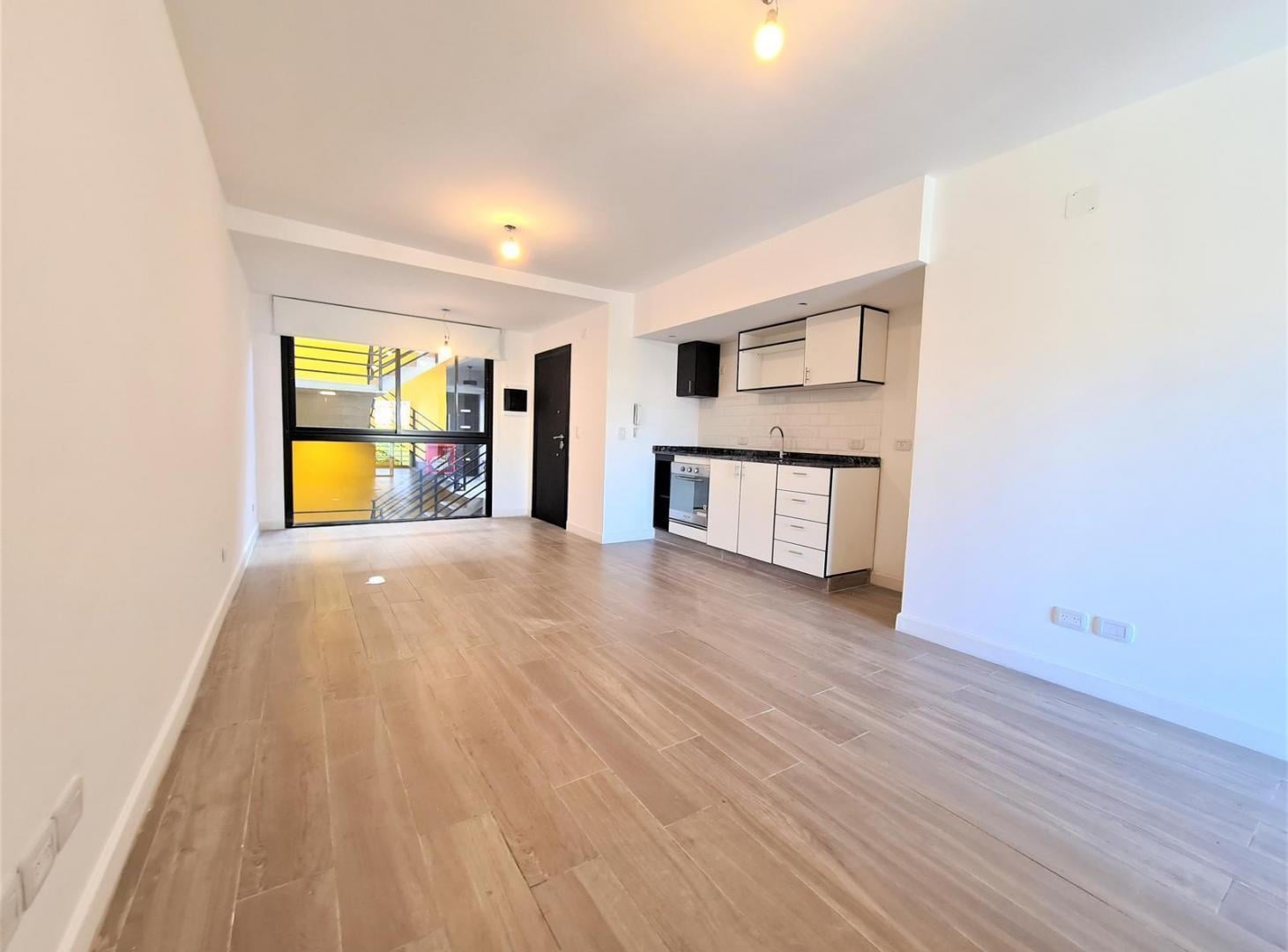 Foto de VENTA - MODERNO AMBIENTE DIVISIBLE CON BALCÓN, BAULERA Y AMENITIES, imagen 1