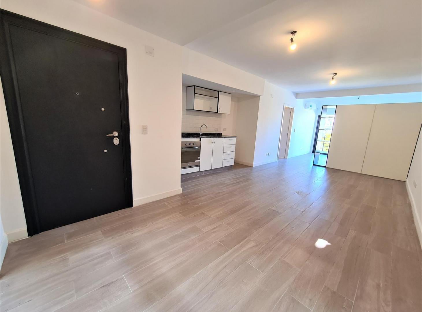 Foto de VENTA - MODERNO AMBIENTE DIVISIBLE CON BALCÓN, BAULERA Y AMENITIES, imagen 1