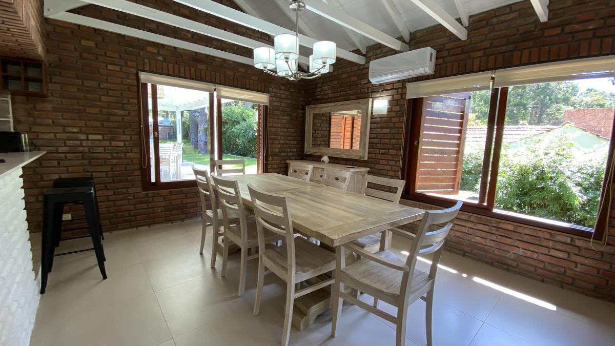 Carilo Casa con Piscina en Venta 1