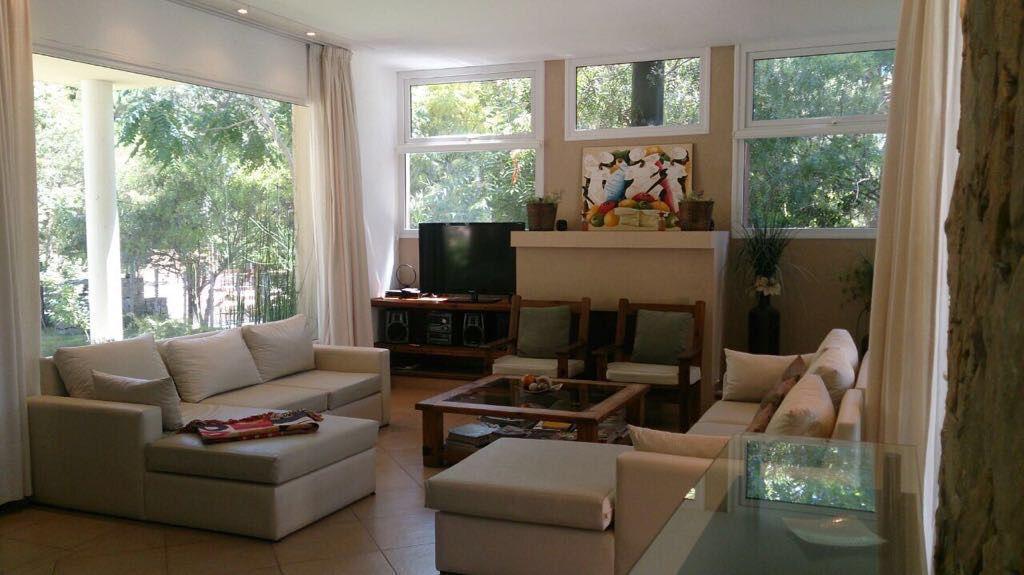 Carilo Casa en a la venta a 2 cuadras del mar