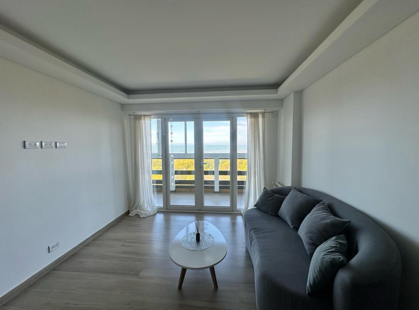Foto de Pinamar departamento 3 ambientes venta frente al mar, imagen 1