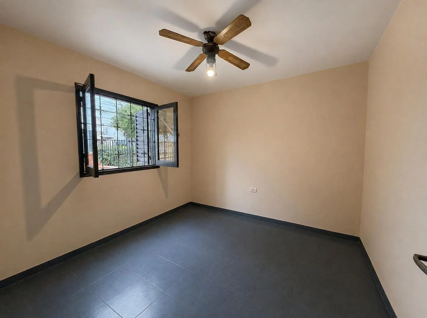 Casa en Venta 2 Dormitorios Barrio Panamericano 5