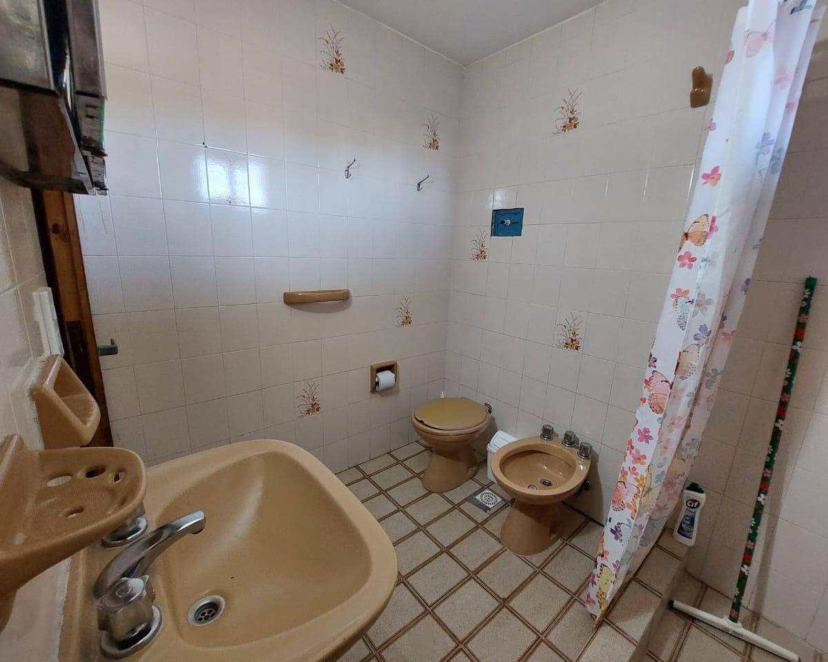 Foto de CASA sobre Lote 500m2 + dpto. 2 amb. - excelente zona!!!, imagen 3