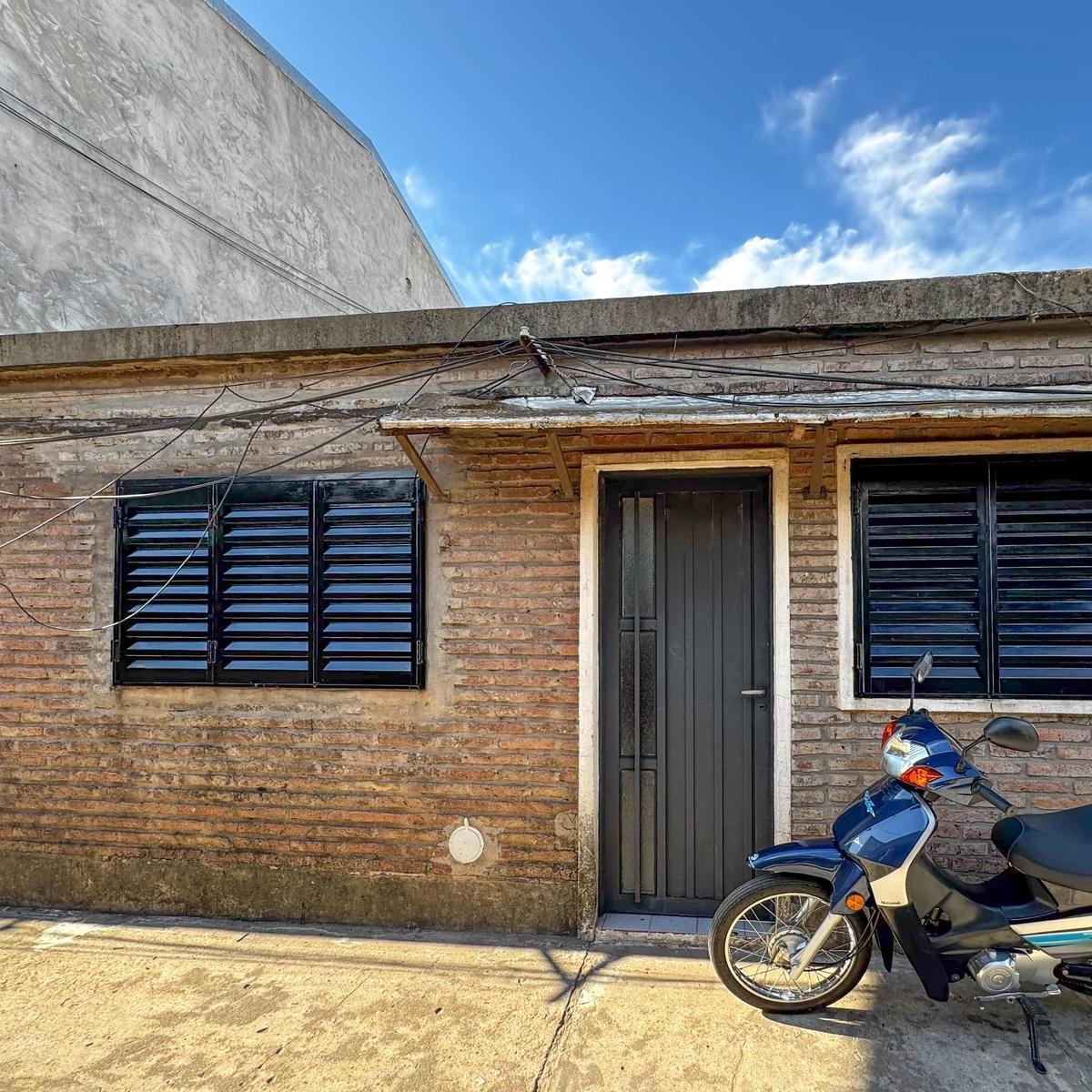 Casa de Dos Dorm. con Patio en Villa Gobernador Galvez 5