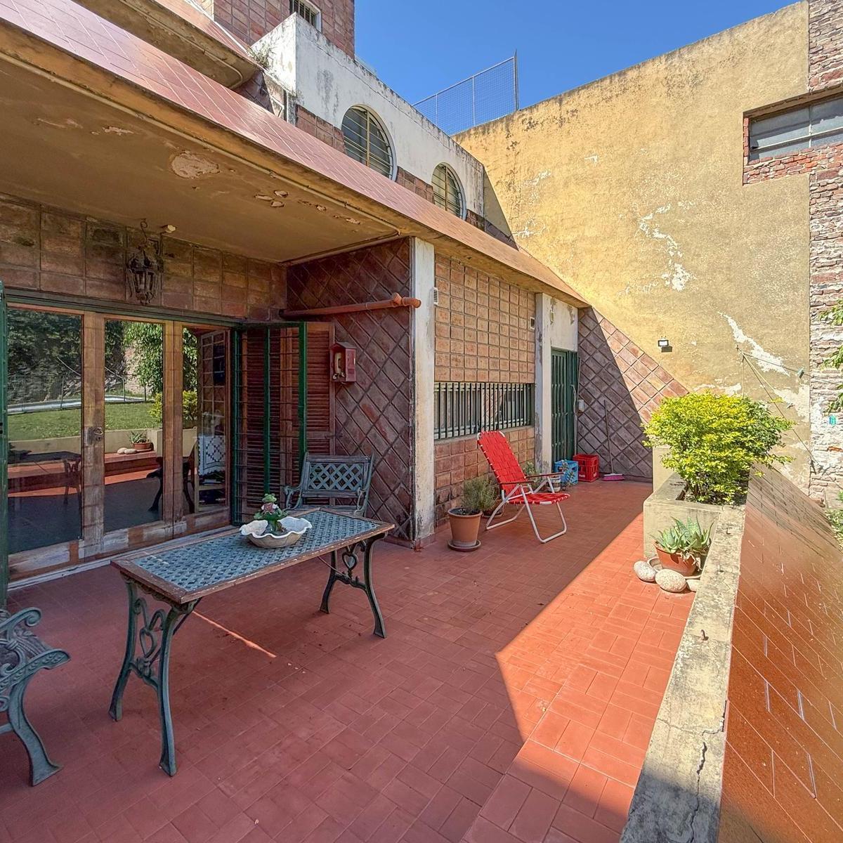 Casa en Luis Agote 5