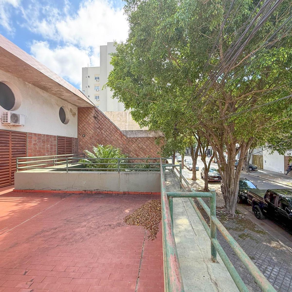 Casa en Luis Agote 4