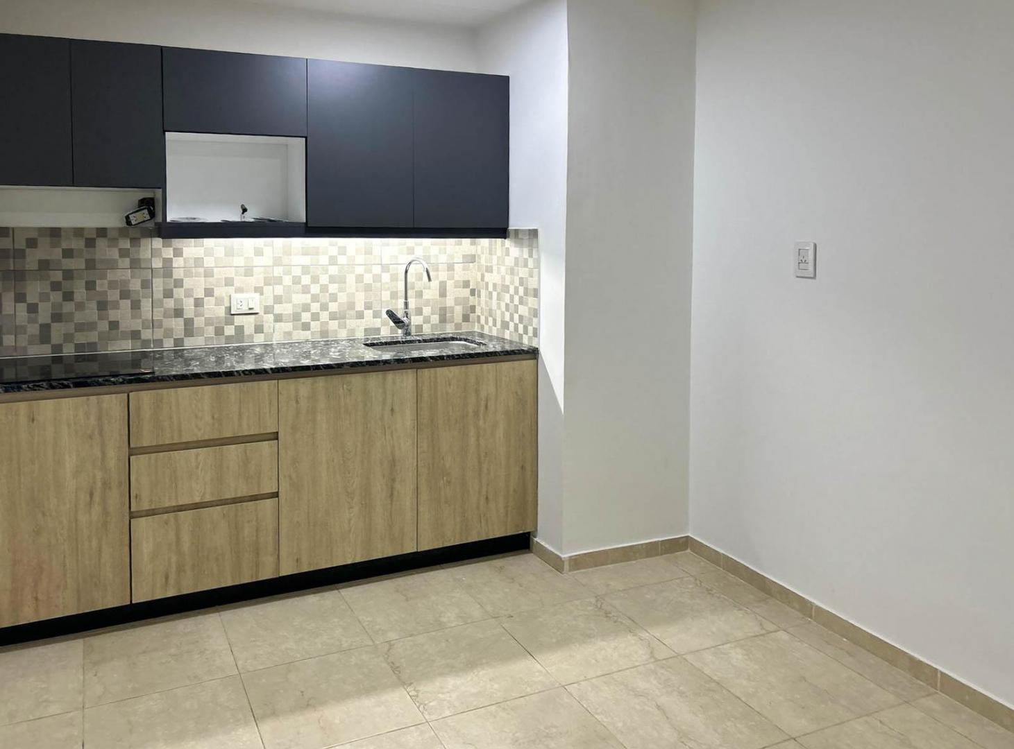 Departamento duplex con patio en venta barrio Lourdes