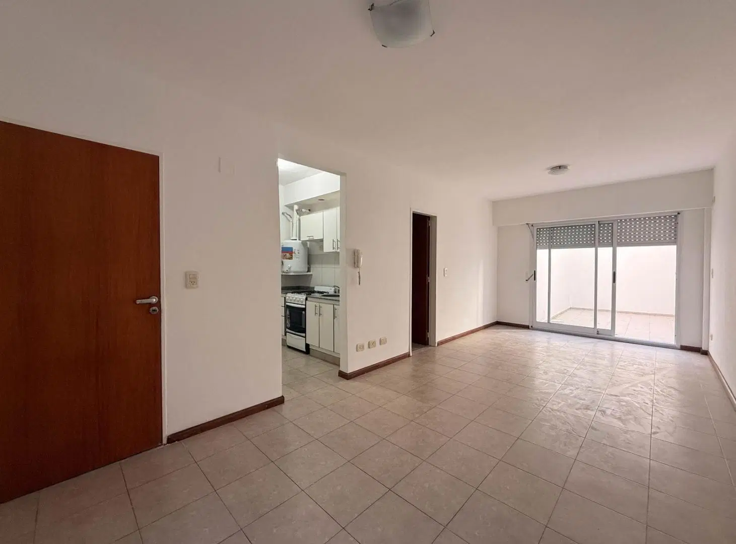 Departamento en oportunidad con patio de uso exclusivo 2