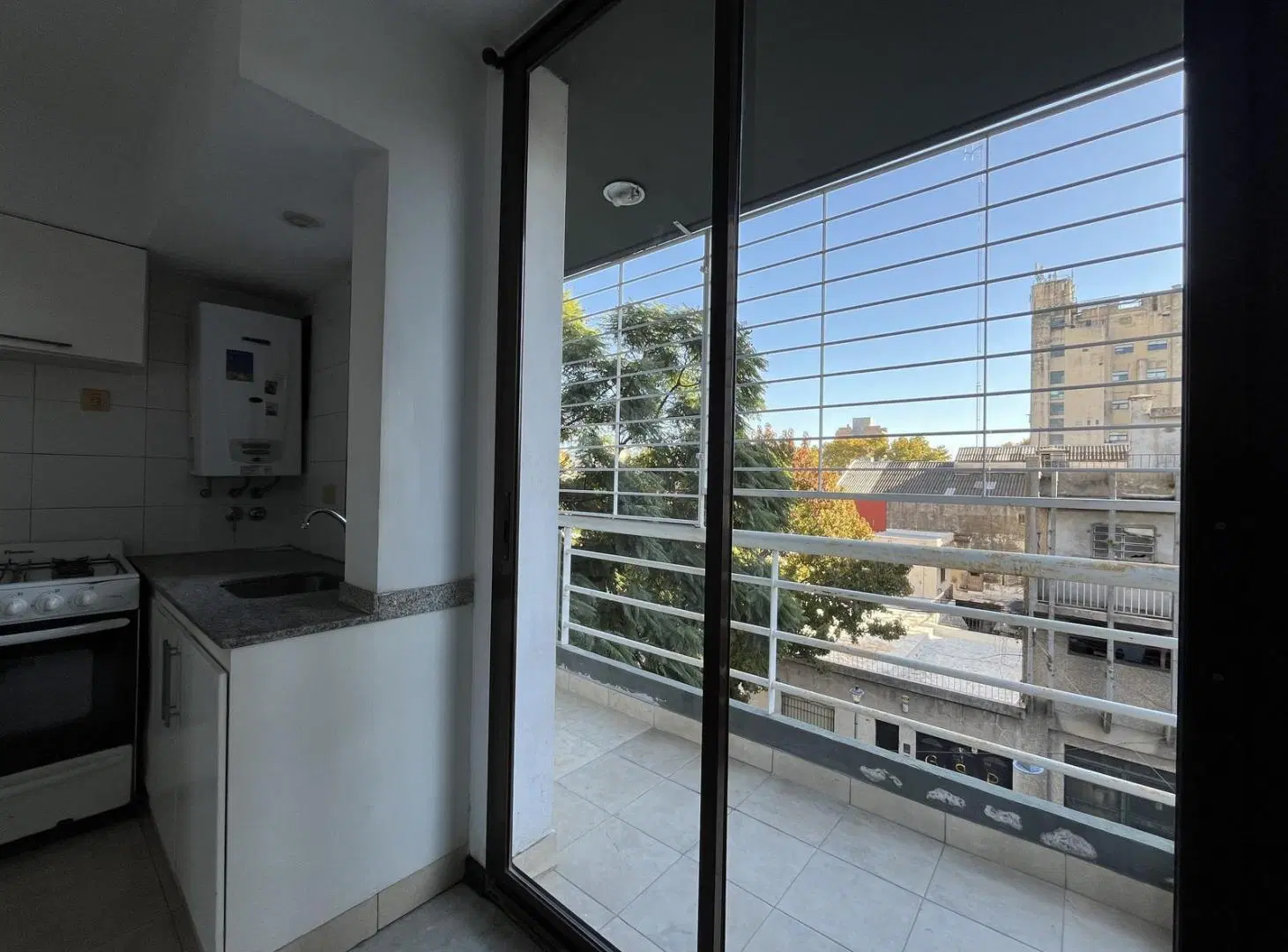 Departamento de un dormitorio con balcón en alquiler 5