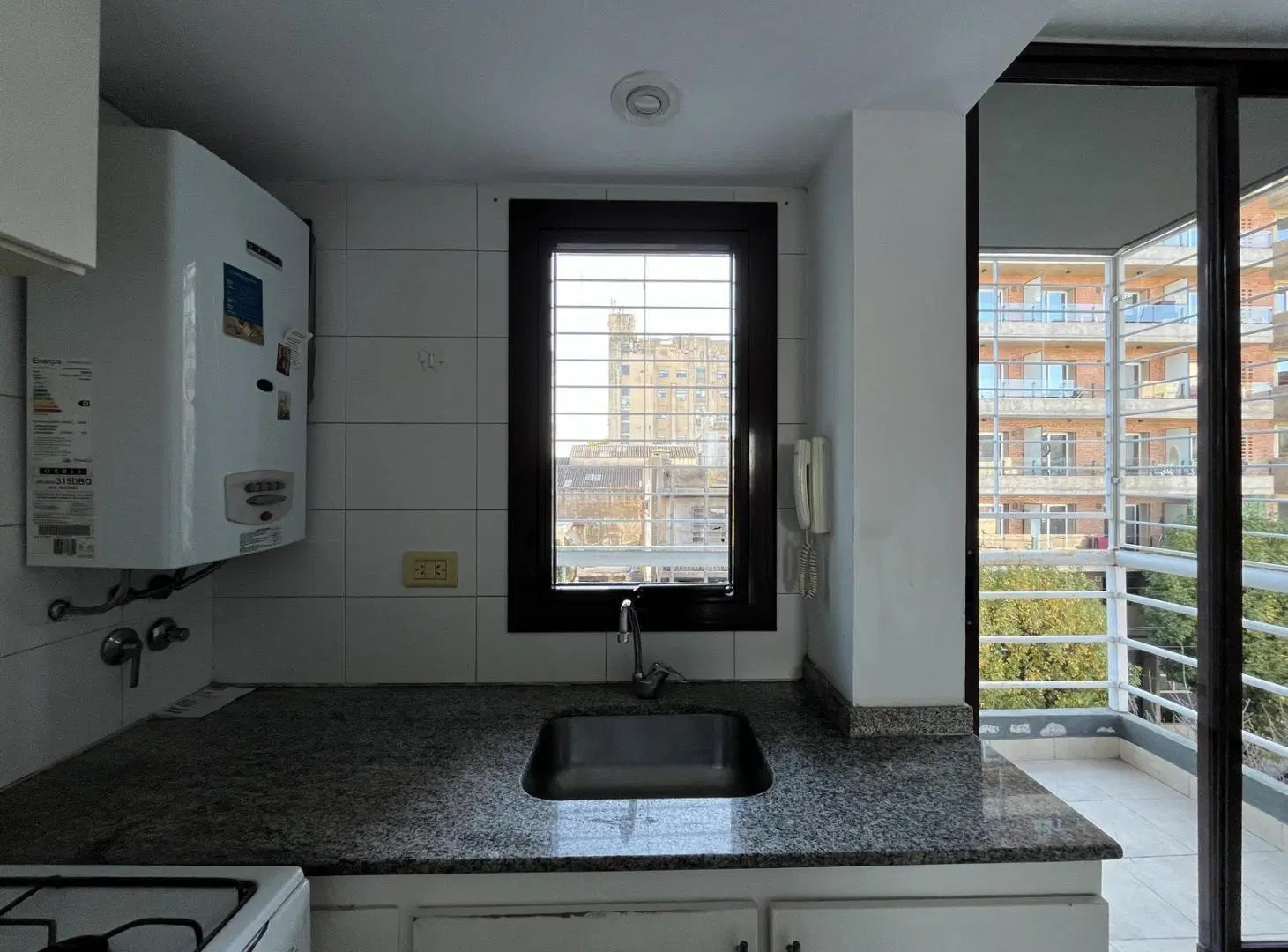Departamento de un dormitorio con balcón en alquiler 3
