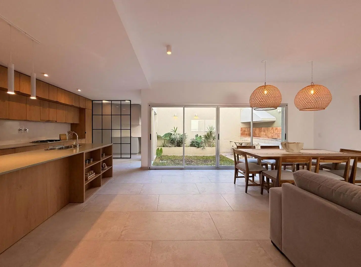 Casa Interna Única de 3 dormitorios con patio con parrillero y terraza con pileta 2