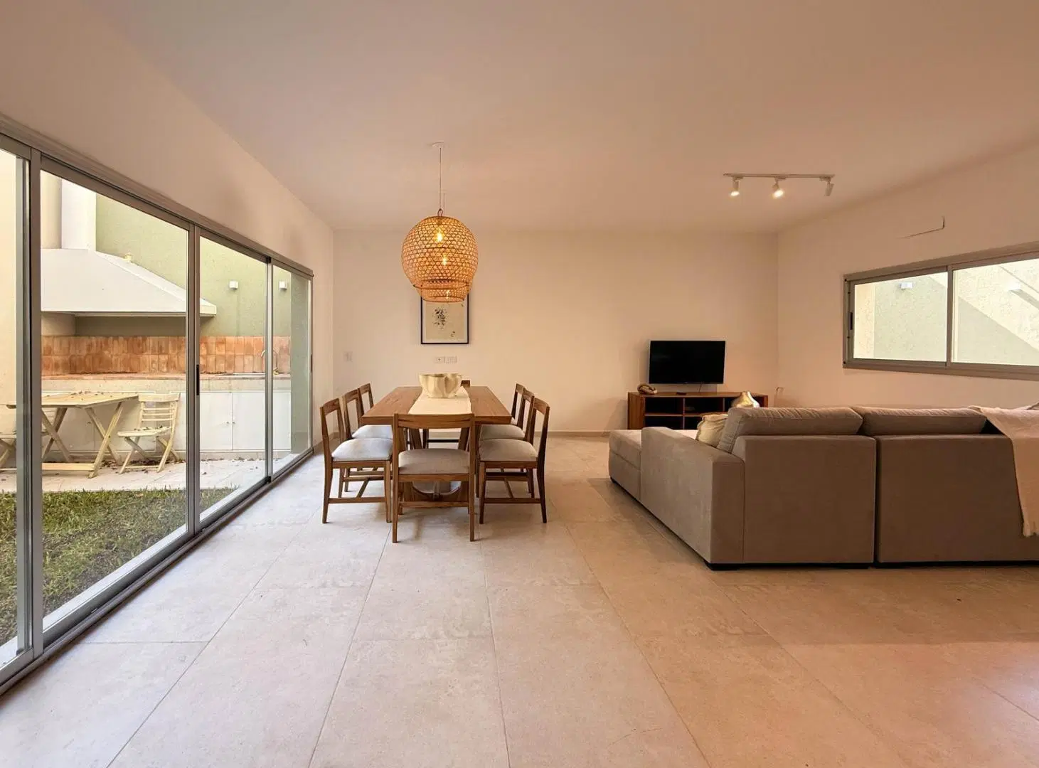 Casa Interna Única de 3 dormitorios con patio con parrillero y terraza con pileta 4