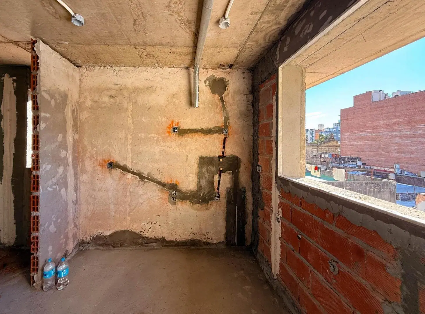 Departamento en venta de 2 dormitorios con balcon al frente en Barrio Martin 8