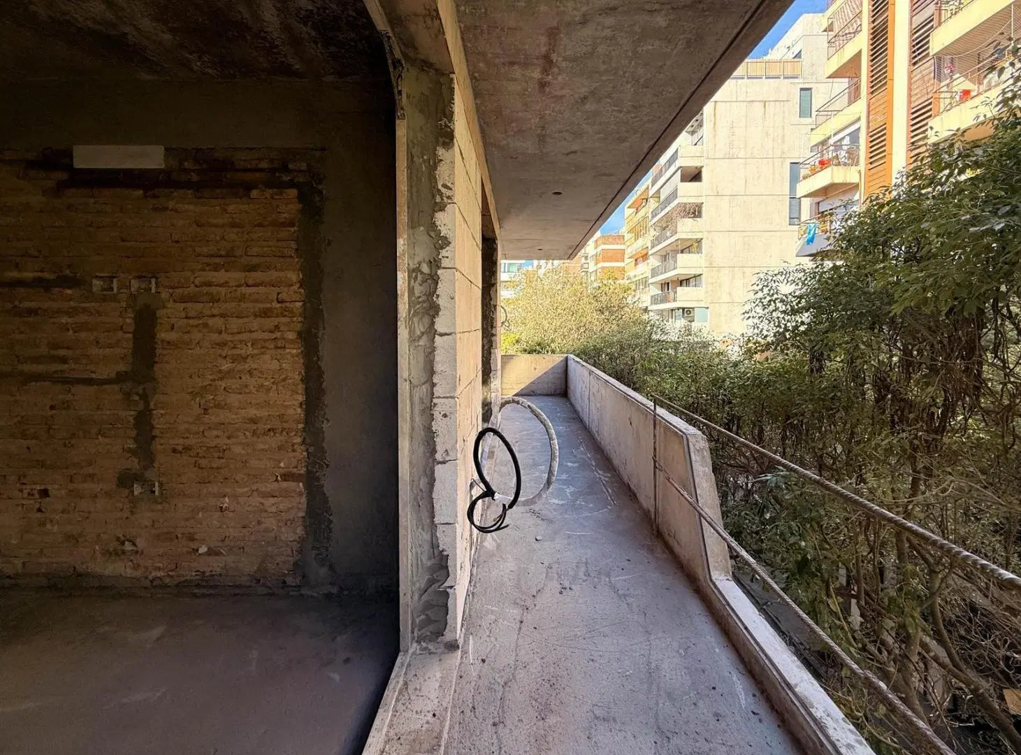 Departamento en venta de 2 dormitorios con balcon al frente en Barrio Martin 4