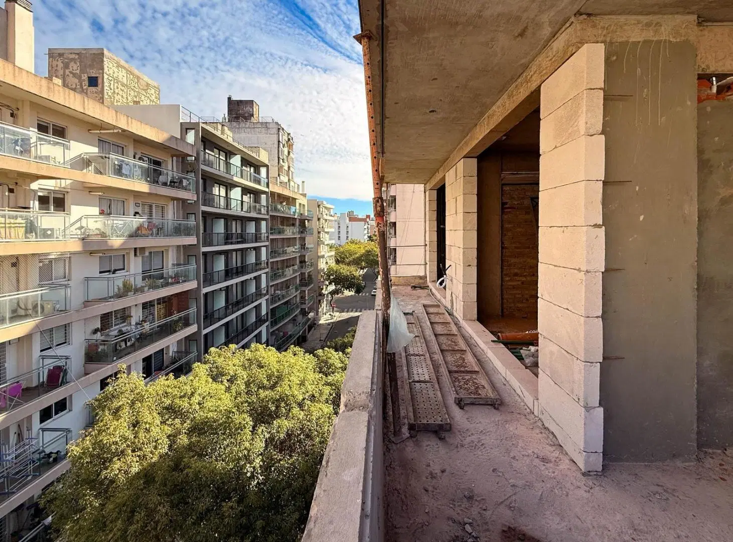 Departamento en venta de 2 dormitorios con balcon al frente en Barrio Martin 2