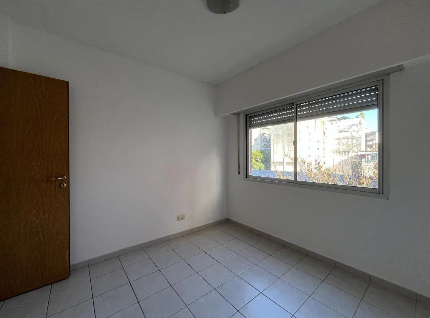 Departamento de un dormitorio con balcon en alquiler en barrio Martin 8