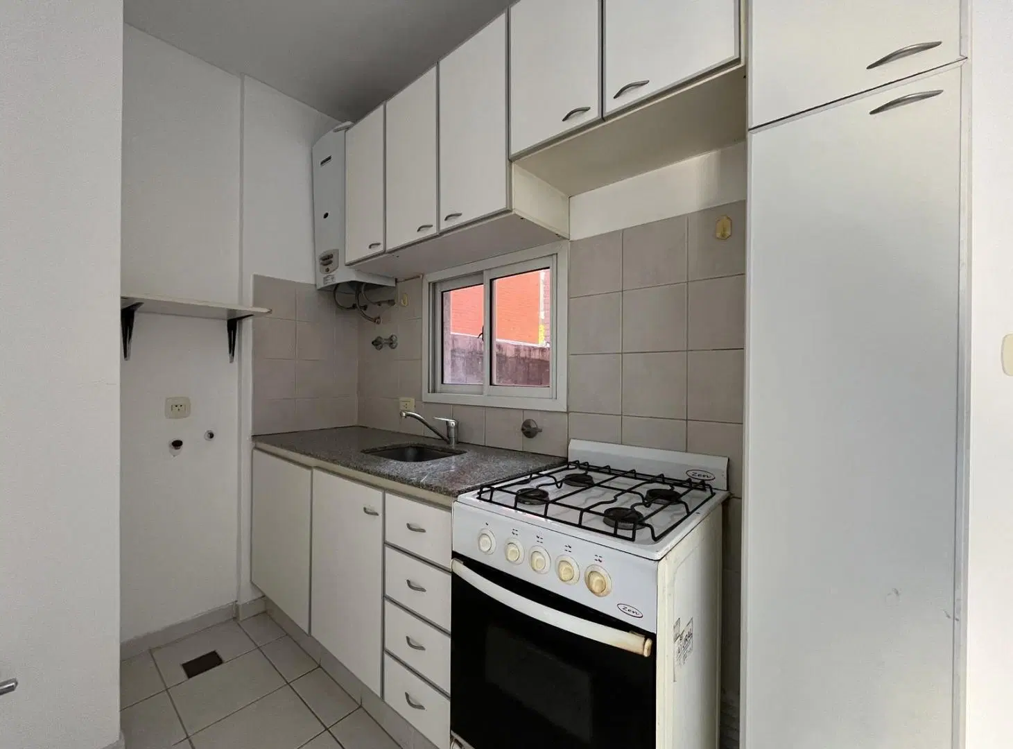 Departamento de un dormitorio con balcon en alquiler en barrio Martin 3