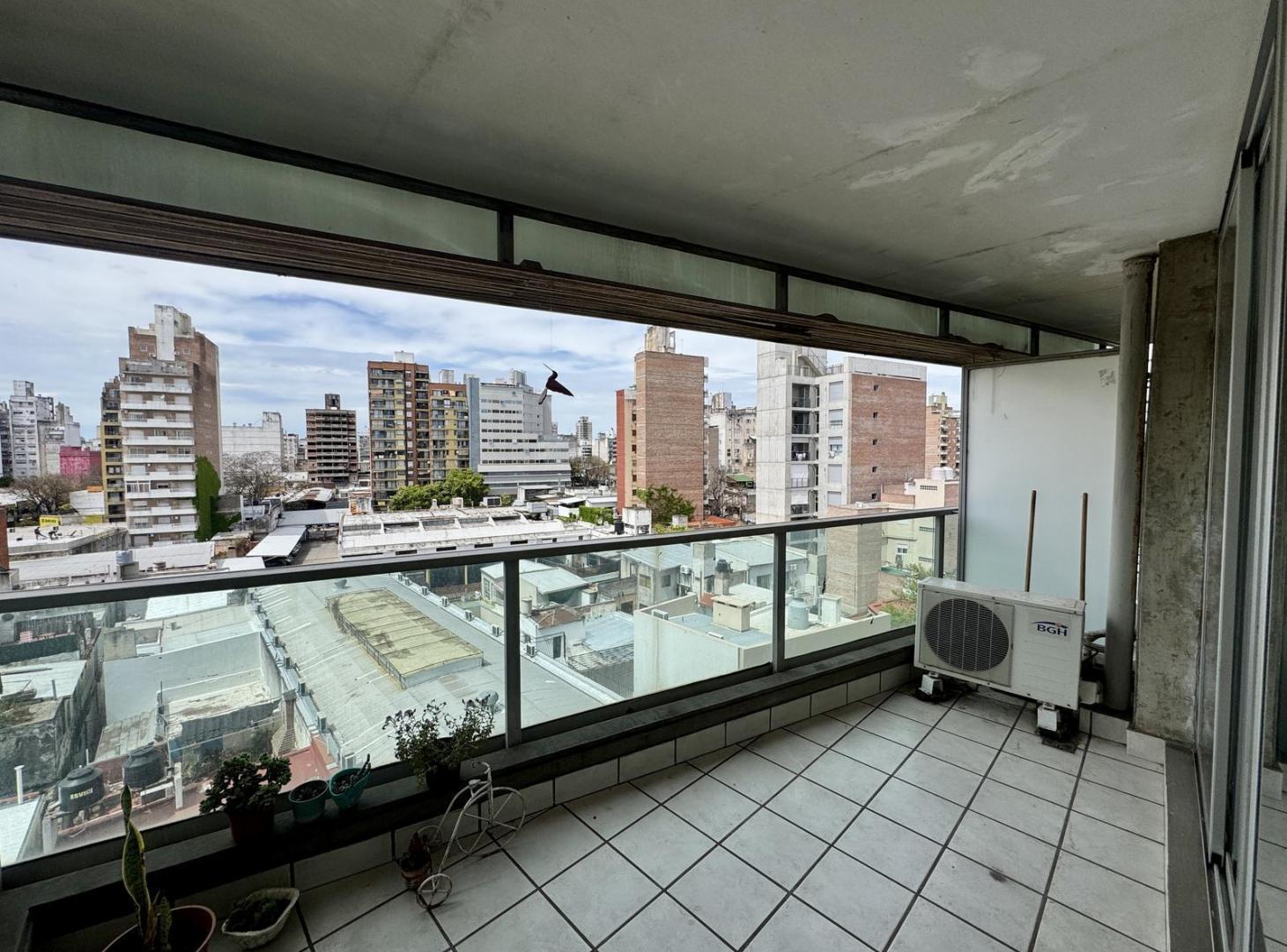 Foto de Departamento en venta de un dormitorio en zona centro con cochera y, imagen 1