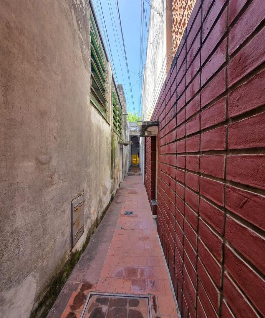 Foto de Casa de pasillo de tres dormitorios en venta con terraza y piscina en, imagen 3
